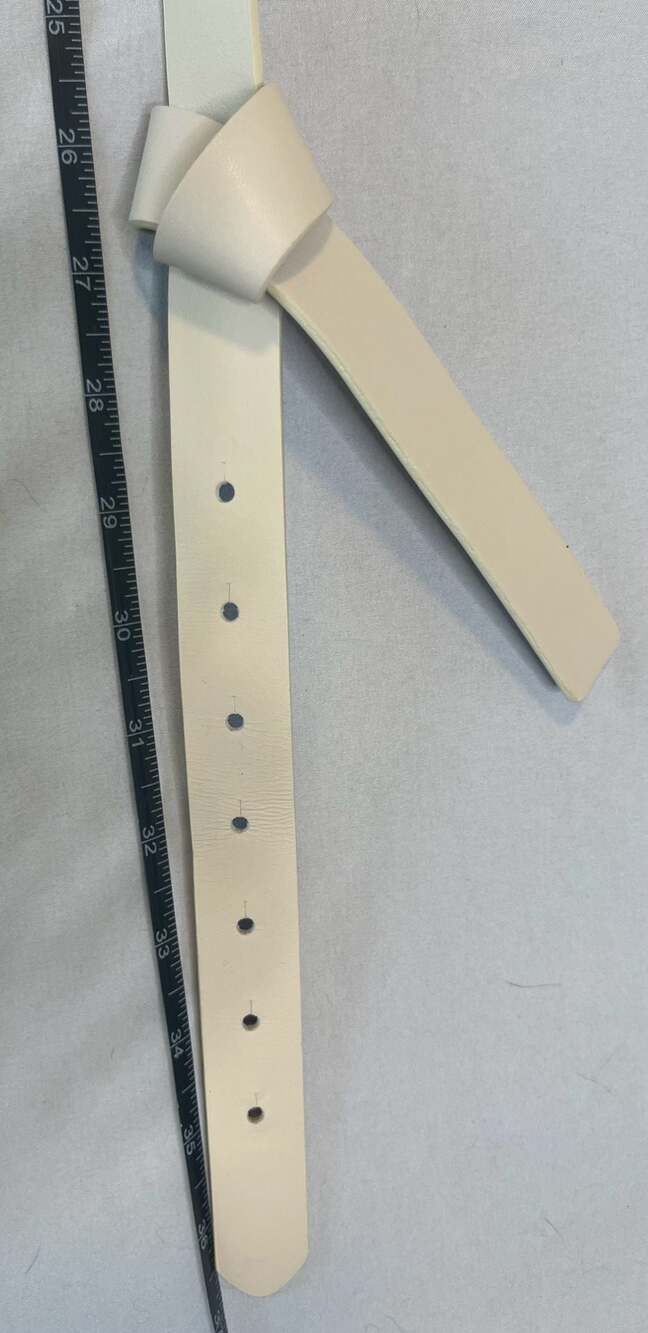Banana Republic Off-White Leather Belt Gold Buckle Quiet Luxury Classic Minimali